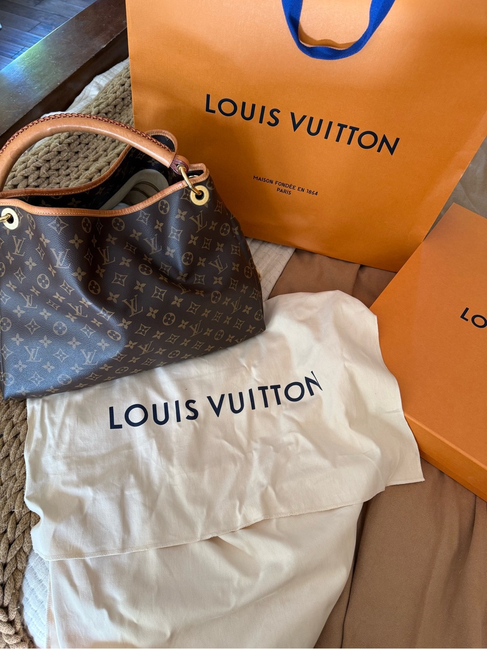 Louis Vuitton Brown Monogram Artsy MM  bag - Picture 4 of 14